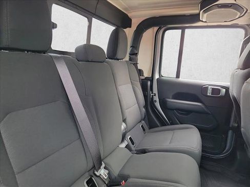 Used 2020 Jeep Gladiator Overland image 16