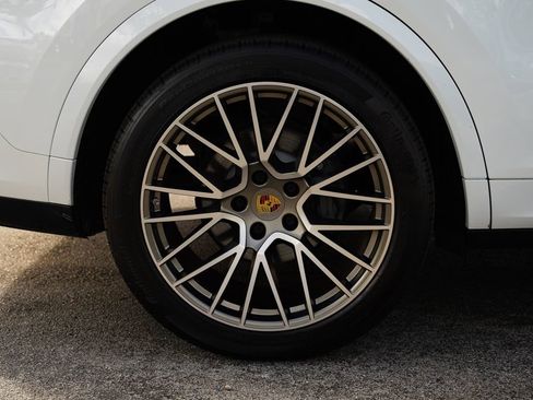 Used 2022 Porsche Cayenne S image 8