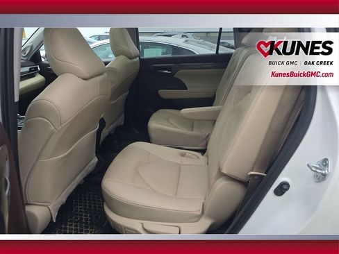 Used 2022 Toyota Highlander Platinum image 14