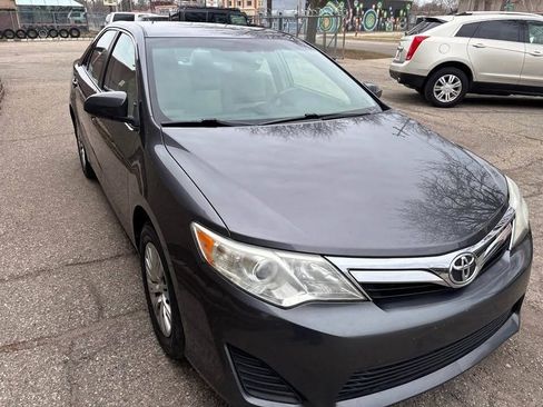 Used 2014 Toyota Camry LE FWD image 4