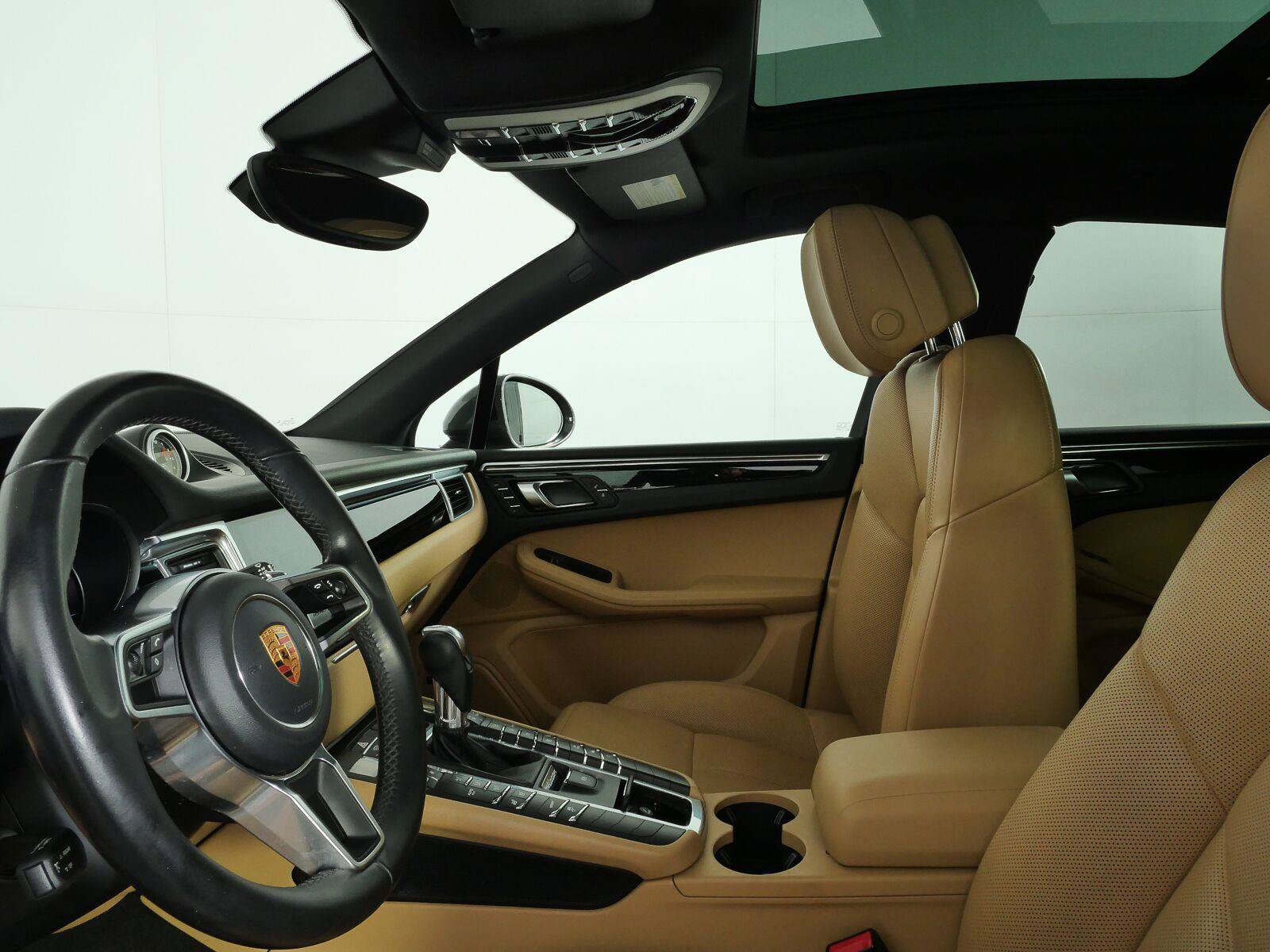 Used 2018 Porsche Macan AWD/4WD image 5