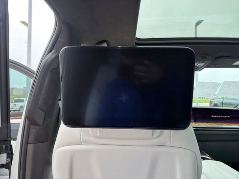 Used 2025 Cadillac Escalade ESV Sport Platinum image 27