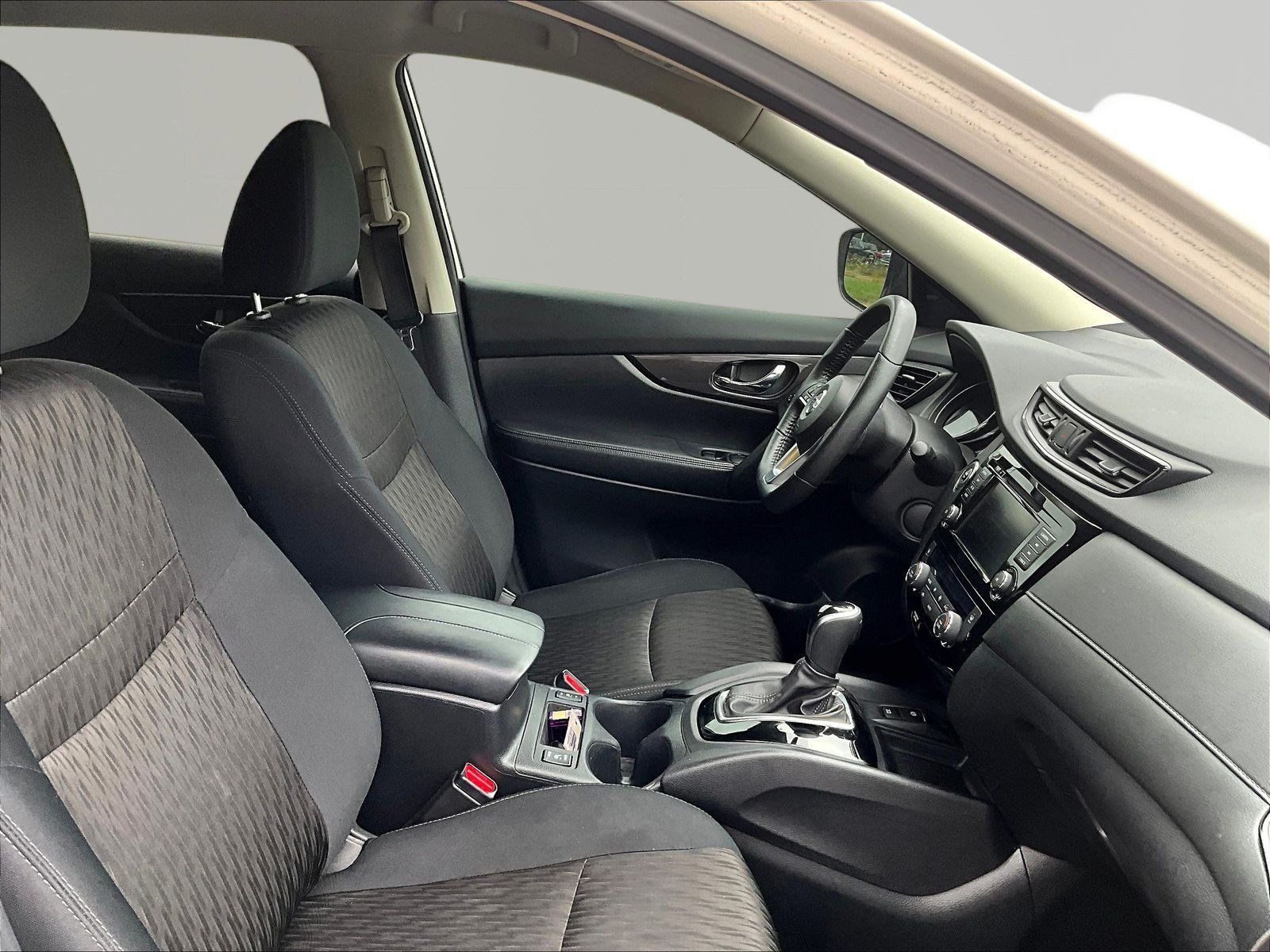 Used 2019 Nissan Rogue SV w/ Premium Package FWD image 29