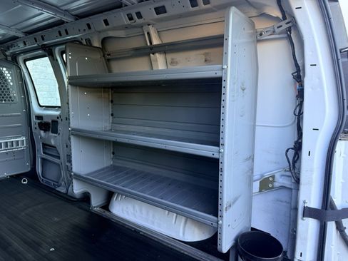 Used 2015 Chevrolet Express 2500 RWD image 27