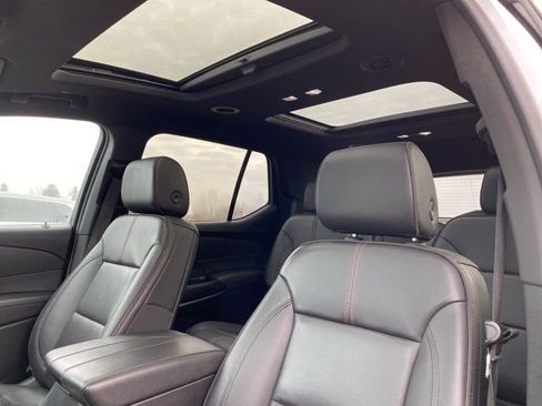 Used 2023 Chevrolet Traverse RS image 3