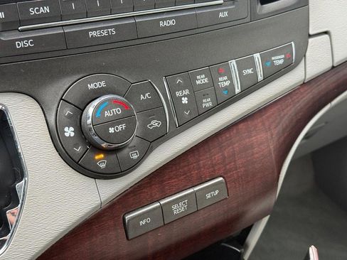 Used 2012 Toyota Sienna XLE image 30