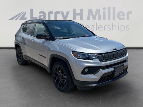Used 2022 Jeep Compass Latitude AWD/4WD image 7