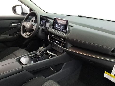 Certified 2026 Nissan Rogue SV FWD image 23