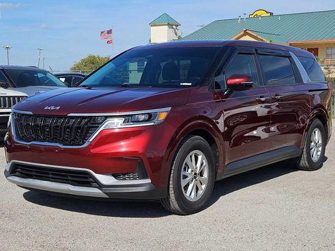 Used 2023 Kia Carnival LX image 10