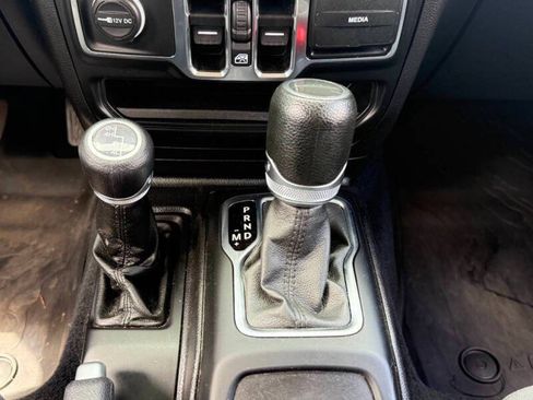Used 2020 Jeep Gladiator Sport w/ Quick Order Package 24S AWD/4WD image 29