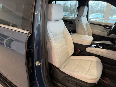 New 2026 Chevrolet Suburban Premier w/ Sun And Tow Package image 21