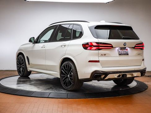 Certified 2024 BMW X5 xDrive40i w/ M Sport Package image 3