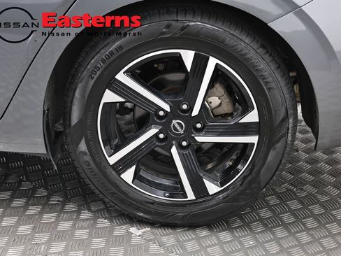 Used 2025 Nissan Sentra SV FWD image 32