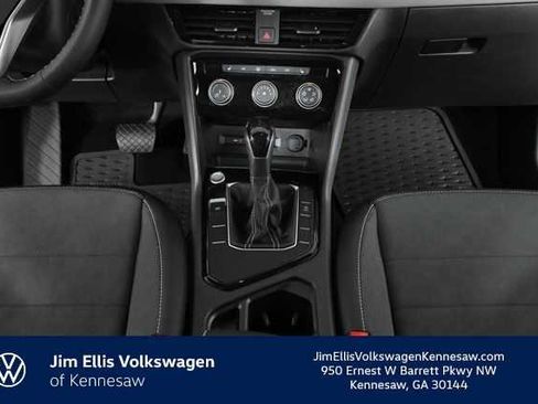 Certified 2023 Volkswagen Taos SE w/ Panoramic Sunroof Package image 18
