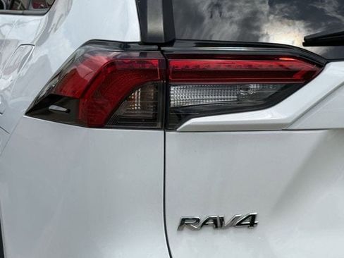 Used 2022 Toyota RAV4 XLE FWD image 6