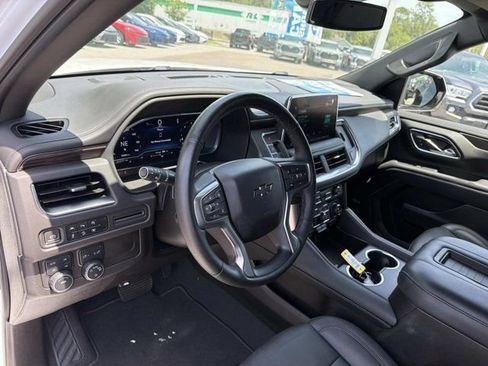 Used 2023 Chevrolet Suburban Z71 w/ Luxury Package AWD/4WD image 12