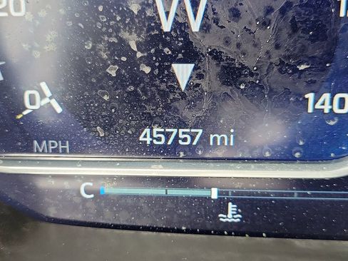 Used 2023 Chevrolet Suburban Z71 image 30