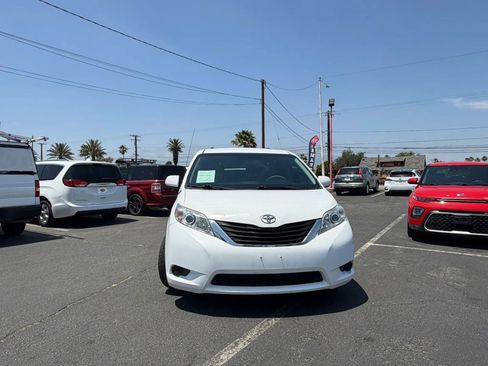 Used 2014 Toyota Sienna LE FWD image 9