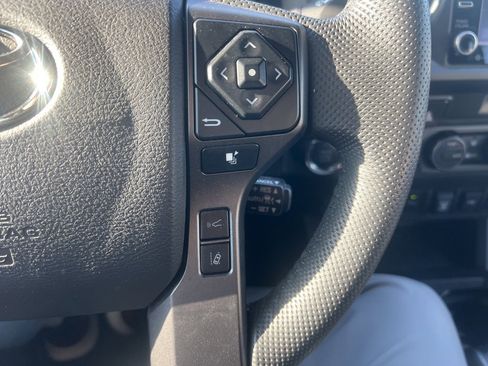 Used 2022 Toyota Tacoma TRD Off-Road image 21