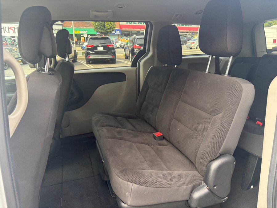 Used 2019 Dodge Grand Caravan SE FWD image 30