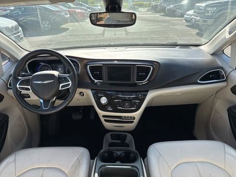 Used 2021 Chrysler Voyager Lxi FWD image 16
