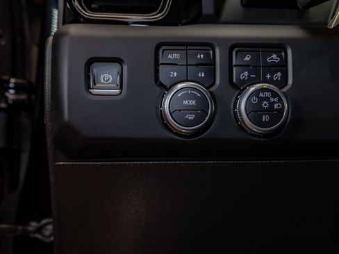 Used 2025 GMC Sierra 2500 AT4 w/ AT4 Premium Plus Package image 19