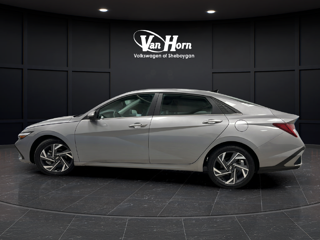 Used 2025 Hyundai Elantra SEL FWD image 4