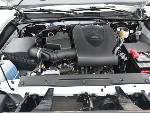 Used 2022 Toyota Tacoma SR5 w/ Technology Package image 19