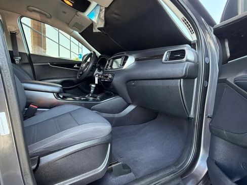 Used 2019 Kia Sorento FWD V6 image 52