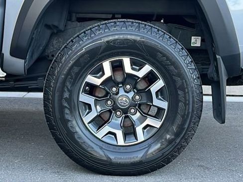 Used 2020 Toyota Tacoma TRD Off-Road image 13