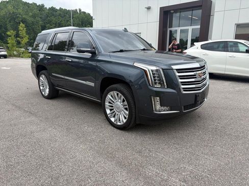 Used 2019 Cadillac Escalade Platinum AWD/4WD image 4