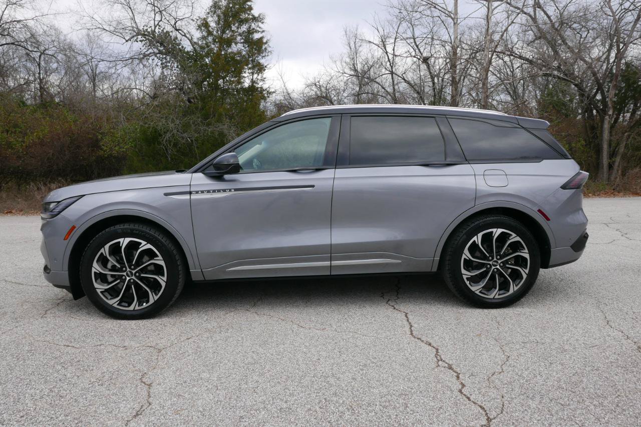 Used 2024 Lincoln Nautilus Reserve AWD/4WD image 8