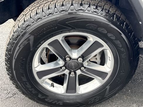 Used 2022 Jeep Wrangler Unlimited Sahara w/ Cold Weather Group image 13