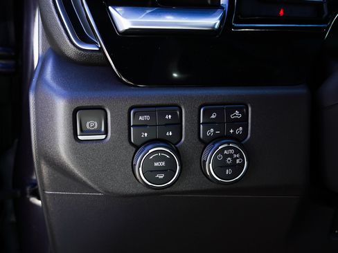 Used 2022 Chevrolet Silverado 1500 LT Trail Boss w/ LT Trail Boss Premium Package AWD/4WD image 18