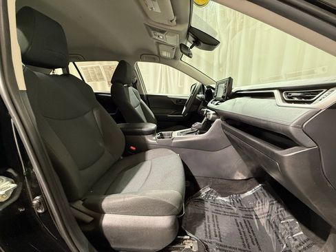 Used 2021 Toyota RAV4 LE image 20
