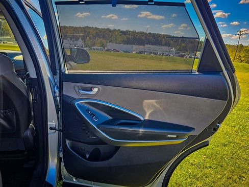 Used 2017 Hyundai Santa Fe SE w/ Cargo Package image 50