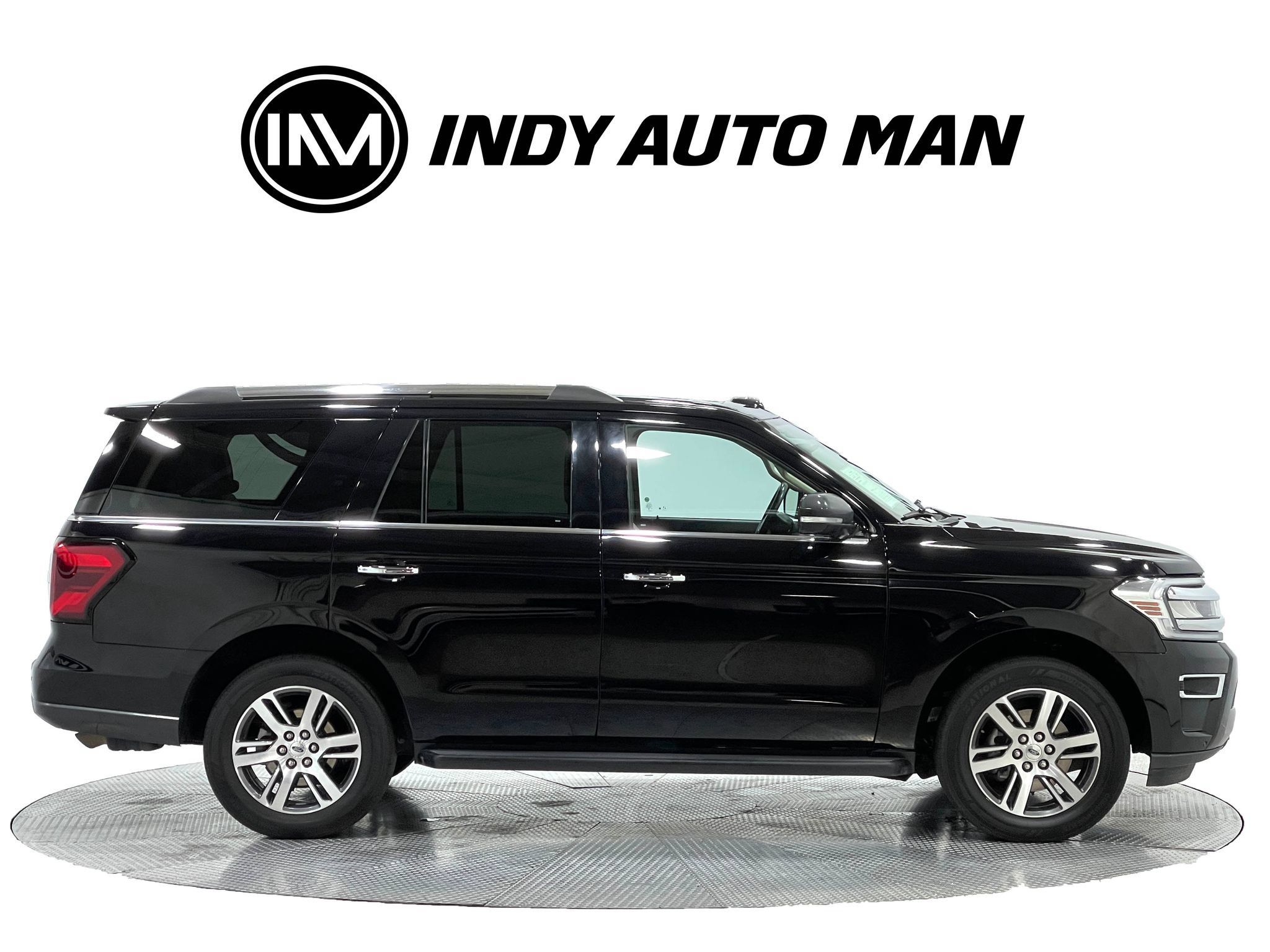 Used 2024 Ford Expedition Limited AWD/4WD image 3