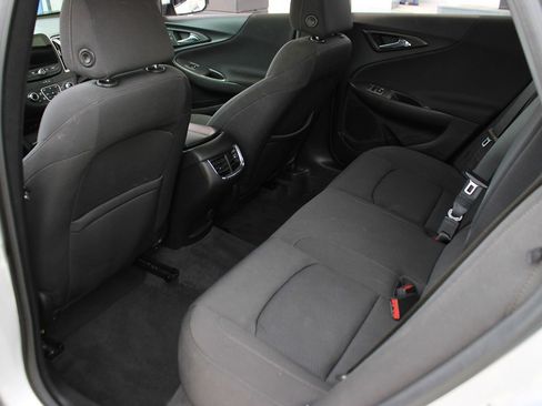Used 2020 Chevrolet Malibu LT FWD image 16