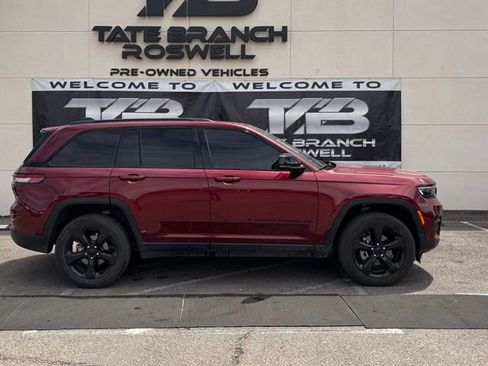 Used 2025 Jeep Grand Cherokee Altitude AWD/4WD image 5