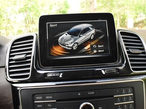 Used 2019 Mercedes-Benz GLE 400 4MATIC image 30
