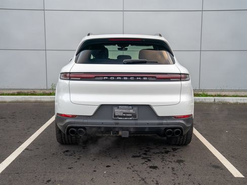 Used 2025 Porsche Cayenne image 7