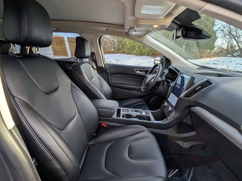 Used 2021 Ford Edge Titanium image 12