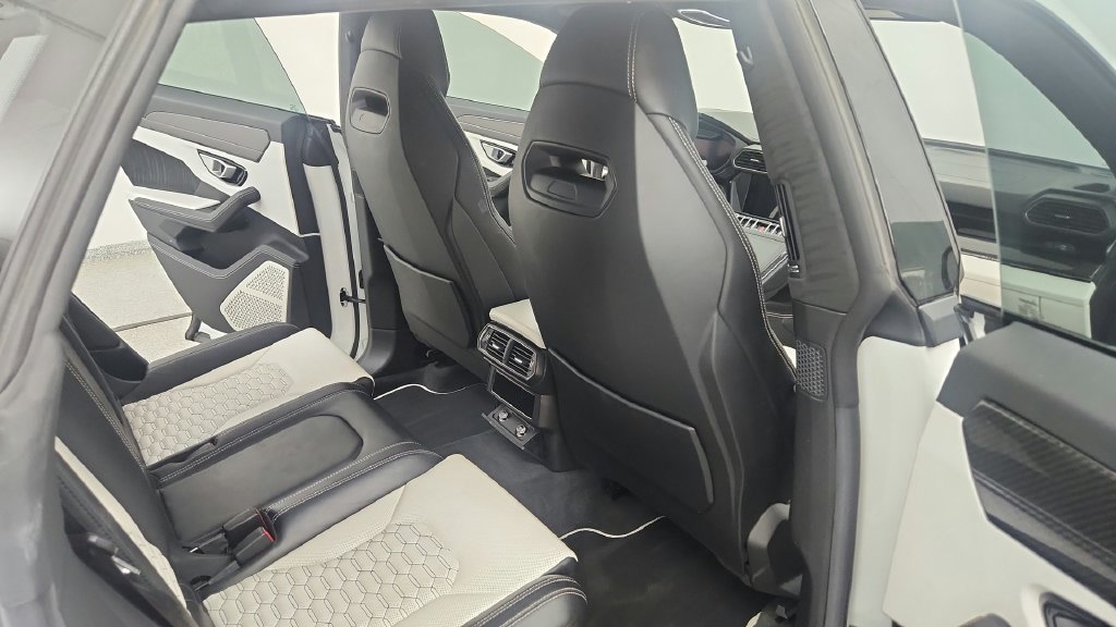 Used 2019 Lamborghini Urus AWD/4WD image 47