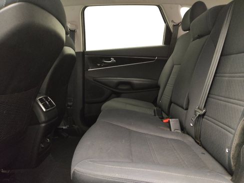 Used 2018 Kia Sorento FWD image 18