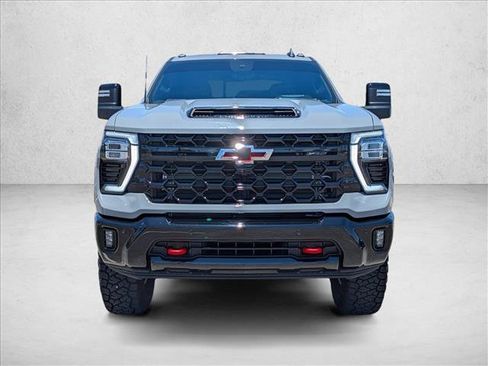 Used 2025 Chevrolet Silverado 2500 ZR2 w/ Technology Package AWD/4WD image 2