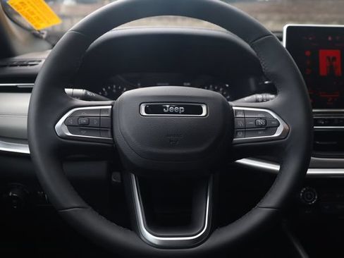 Used 2025 Jeep Compass Limited AWD/4WD image 13