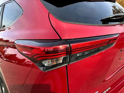 Used 2023 Toyota Highlander XLE image 35