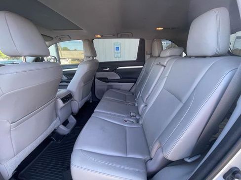 Used 2015 Toyota Highlander XLE image 13