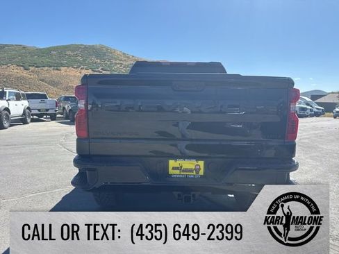 Used 2026 Chevrolet Silverado 1500 Custom Trail Boss w/ LPO, Dark Essentials Package AWD/4WD image 5