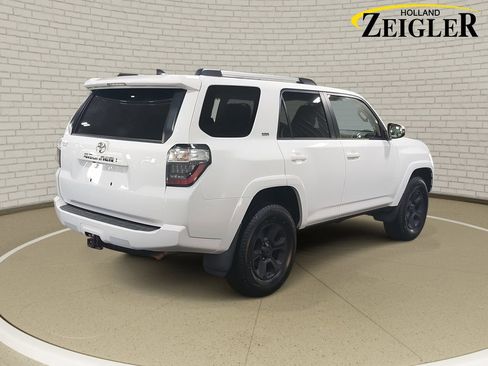 Used 2021 Toyota 4Runner SR5 Premium image 5